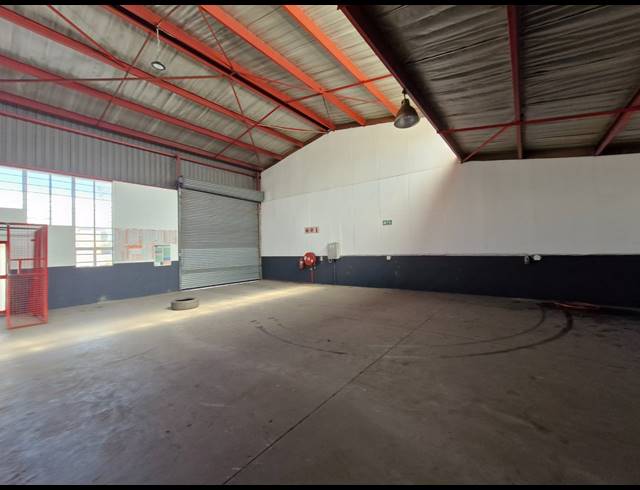 219M² WAREHOUSE TO LET IN JET PARK